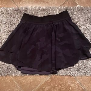 Lululemon skirt, camo, black, size 6, 15” inseam, shorts underneath